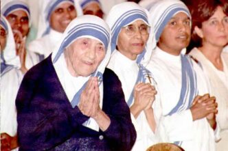 Madre Teresa ricorreva alla «Novena d'emergenza»: dieci Memorare alla Vergine Maria recitati con fiducia, in poche ore, per ogni necessità.