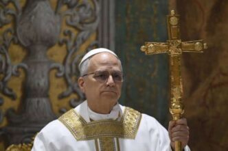 Papa Leone XIV parla di libertà, pace, Maria e educazione nei suoi ultimi incontri, mentre in Francia cresce l'attesa per la sua visita a Parigi, Lourdes e Metz.