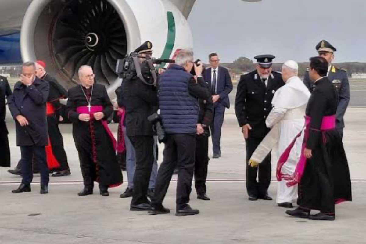 Il Papa ha presentato la Francia come la terra dove i diritti umani si sono affermati prima che altrove