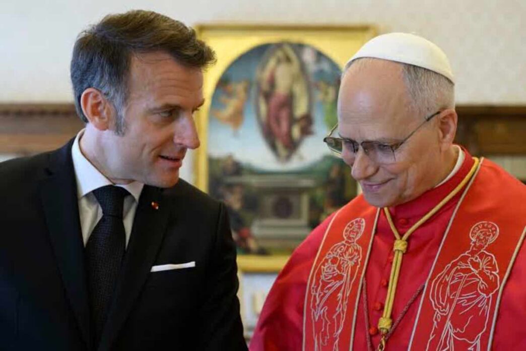 Il presidente francese voleva accompagnare il Papa nella cattedrale restaurata prima dei Vespri del 25 settembre, ma la Segreteria di Stato ha risposto no.