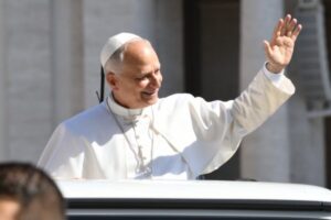 Il Papa sarà a Parigi, Lourdes e Metz dal 25 al 28 settembre: a Lourdes incontrerà sette vittime di abusi nella Chiesa in un incontro riservato.