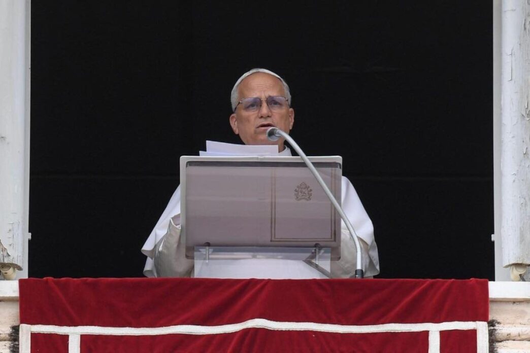 Il Papa commenta la parabola degli operai dell'ultima ora pagati come i primi e ricorda l'appello per le vittime di guerre e disastri climatici