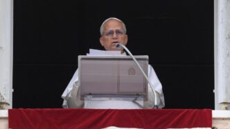 Il Papa commenta la parabola degli operai dell'ultima ora pagati come i primi e ricorda l'appello per le vittime di guerre e disastri climatici