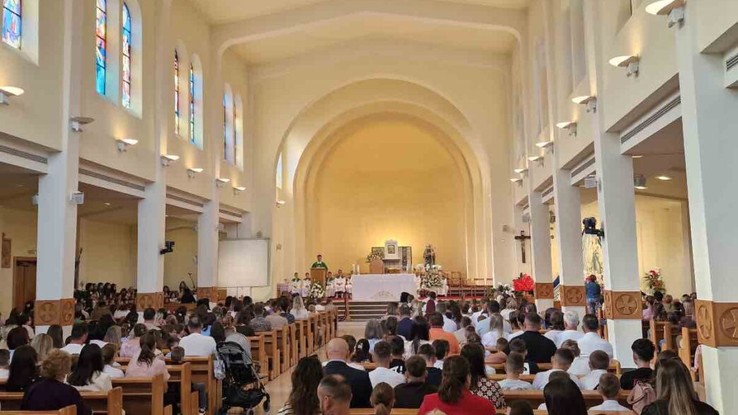 A Medjugorje l'anno scolastico per le scuole elementari è iniziato lunedì 14 settembre, aperto da una santa messa celebrata alle ore 09:00 nella parrocchia di San Giacomo