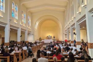 A Medjugorje l'anno scolastico per le scuole elementari è iniziato lunedì 14 settembre, aperto da una santa messa celebrata alle ore 09:00 nella parrocchia di San Giacomo