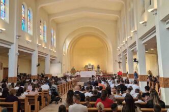 A Medjugorje l'anno scolastico per le scuole elementari è iniziato lunedì 14 settembre, aperto da una santa messa celebrata alle ore 09:00 nella parrocchia di San Giacomo