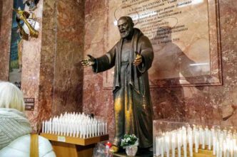 Il 23 settembre si celebra la memoria liturgica di San Pio da Pietrelcina, morto nel 1968 a San Giovanni Rotondo dopo aver ricevuto le stigmate.