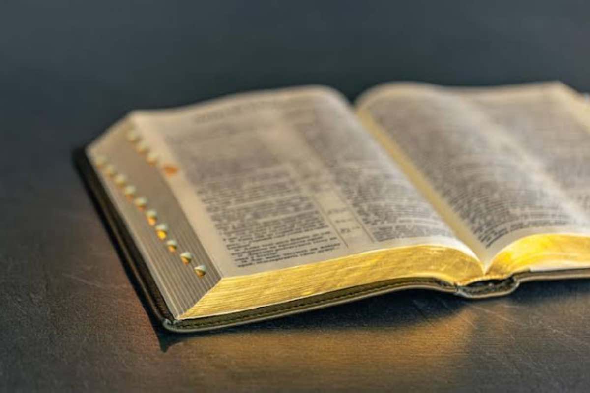 Se il luogo di lavoro è un santuario, lo è anche il corpo stesso. L'apostolo Paolo chiede ai credenti se non sappiano che il loro corpo è tempio dello Spirito Santo, comprato a caro prezzo e destinato a glorificare Dio