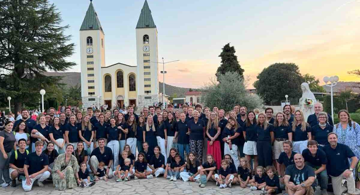 In 77 da Barcellona per un pellegrinaggio a Medjugorje nei 60 anni di nozze di Marta e Antonio. E la storia di una nipote nata dopo tante preghiere.