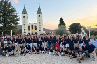 In 77 da Barcellona per un pellegrinaggio a Medjugorje nei 60 anni di nozze di Marta e Antonio. E la storia di una nipote nata dopo tante preghiere.