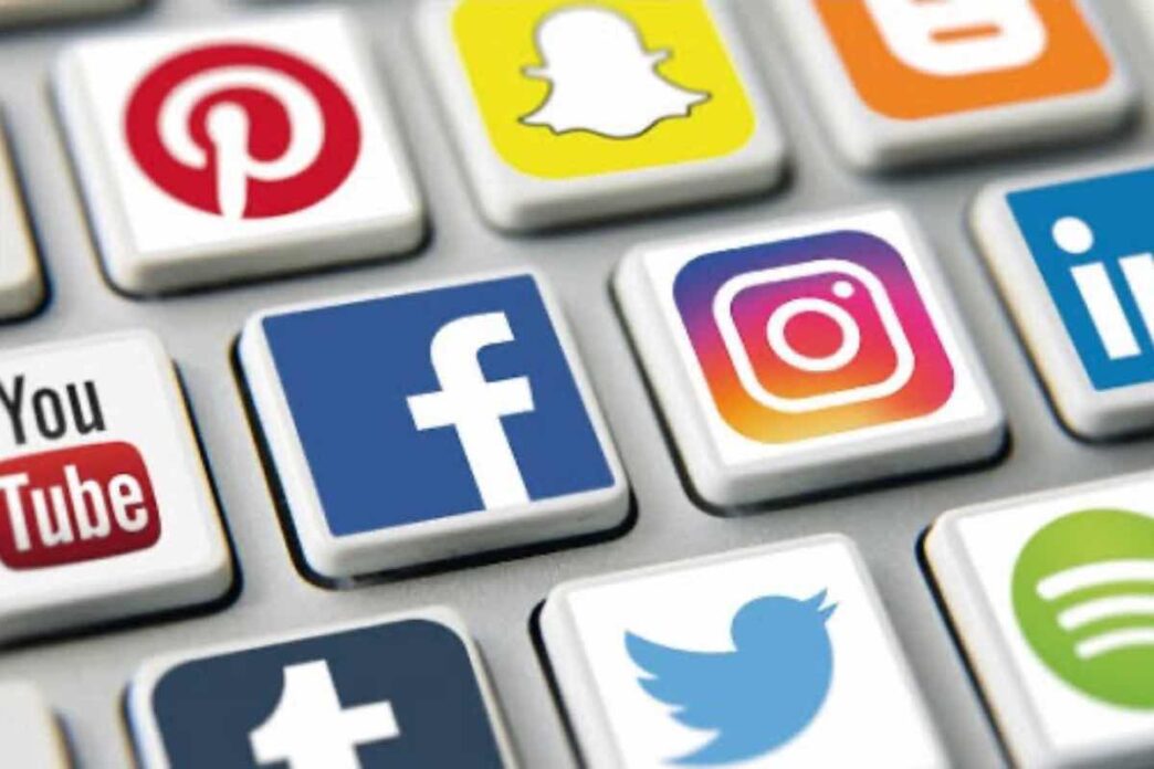 Con l'Eu Kids Act la Commissione europea vieta l'accesso ai social ai minori di 13 anni e regola gli account fino ai 15 anni.