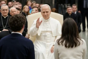 Papa Leone XIV torna in pubblico dopo l'intervento: medici confermano «ottimo» decorso post-operatorio