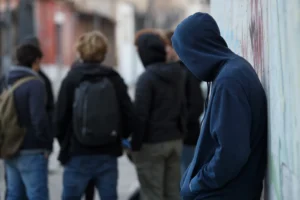 Padre Burgio al Beccaria: «I ragazzi sono soli, gli adulti tornino credibili»