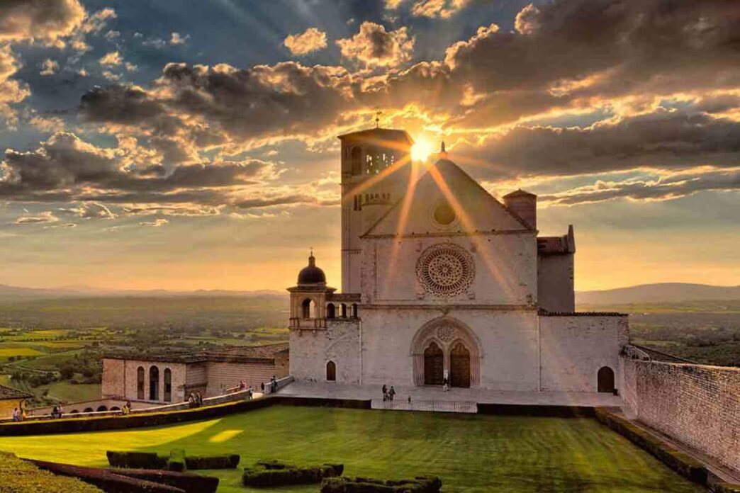 Il 3 e 4 ottobre Assisi celebra gli 800 anni dalla morte di San Francesco con la Messa del cardinale Zuppi e la visita del presidente Mattarella.