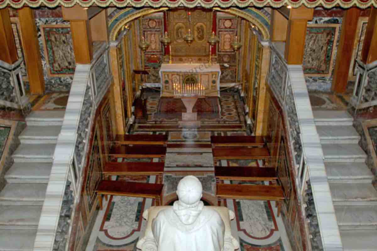 Tra il 1861 e il 1864 papa Pio IX incaricò l'architetto Virginio Vespignani di costruire la Cappella della Confessione, uno spazio seminterrato davanti all'altare papale