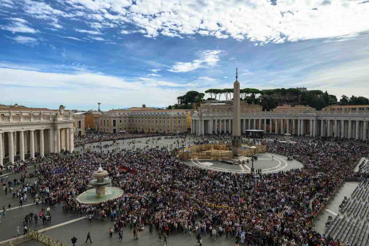 «Continuiamo insieme a pregare per la pace», ha chiesto Papa Leone ai fedeli