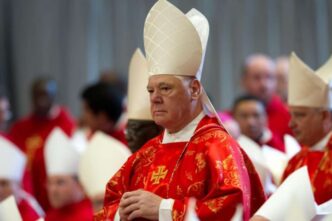 A Lublino il cardinale Müller ricorda Lepanto e chiede di riprendere il Rosario ogni giorno: in tasca, in borsa o accanto al letto, mai dimenticato.