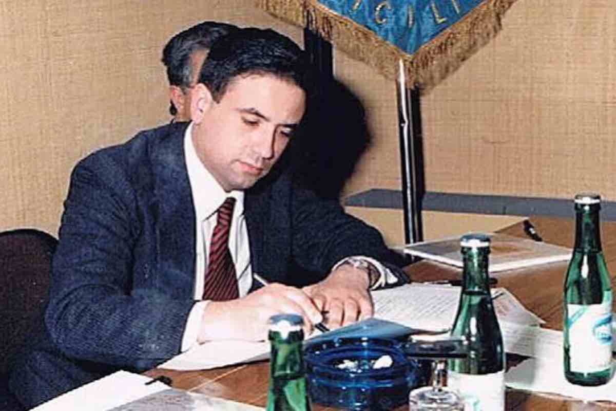 Livatino fu ucciso dalla Stidda il 21 settembre 1990, a 37 anni. Percorreva senza scorta la statale che da Canicattì porta ad Agrigento, diretto in tribunale