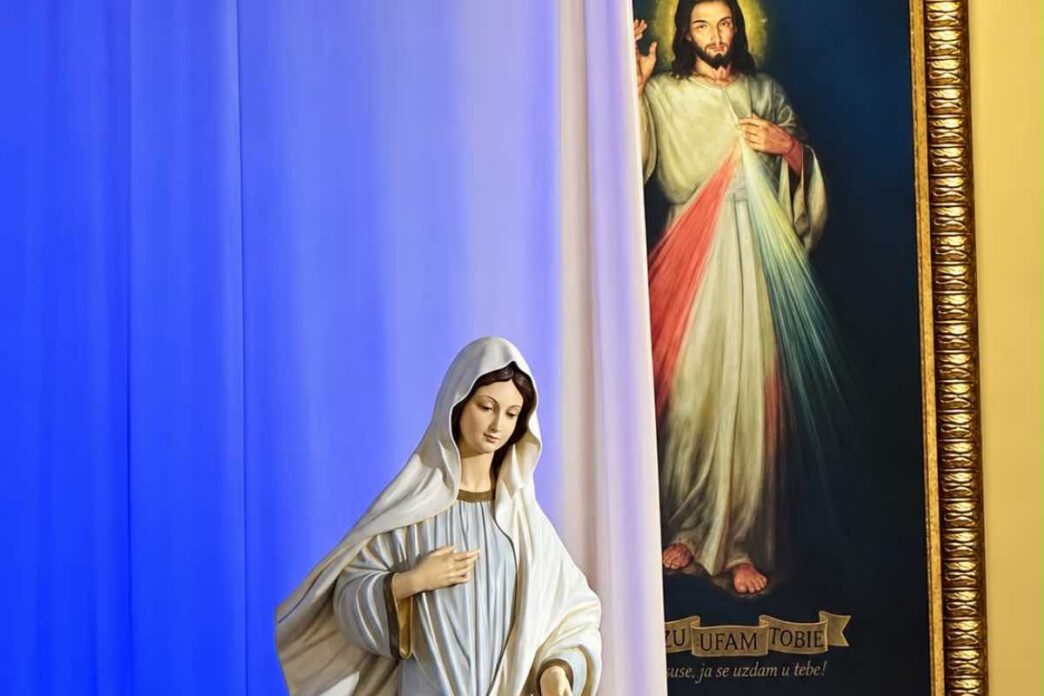 Con la preghiera sulla Collina delle apparizioni e la Messa si sono chiuse le prime Giornate mariologiche a Medjugorje, dopo quattro giorni di studio.