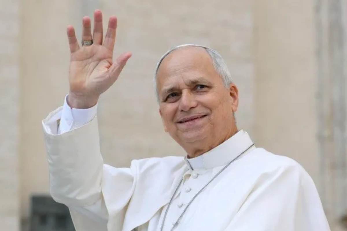 Accanto al Papa e ai rappresentanti della Santa Sede, durante l’incontro, si trovava anche l’arcivescovo Petar Rajič. Il presule presta servizio nella diplomazia della Santa Sede e ha un legame diretto con la terra da cui proviene il gruppo