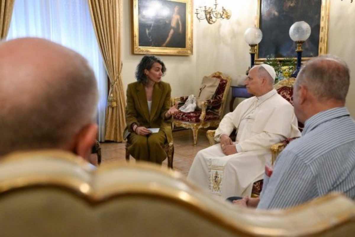 L’abuso sessuale, ha spiegato, è prima di tutto un problema umano. Quando accade dentro la Chiesa, però, assume un’altra dimensione, perché ferisce in profondità e a volte distrugge la vita di fede delle persone