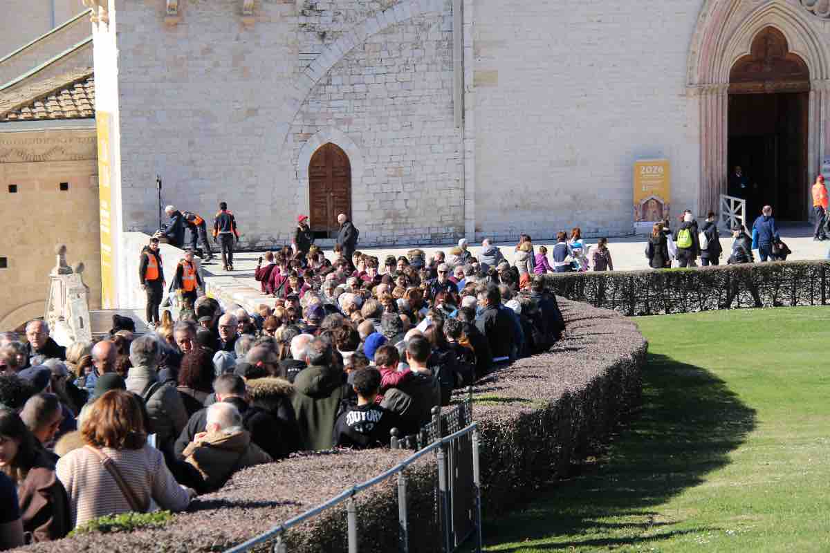Gli appuntamenti di ottobre arrivano dopo mesi di grande movimento ad Assisi. Tra febbraio e marzo l'ostensione delle spoglie mortali di San Francesco ha richiamato quasi 400.000 pellegrini,