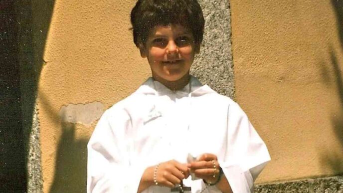 Il 12 ottobre la Chiesa celebra Carlo Acutis: un itinerario nei luoghi della sua vita, da Londra a Milano fino ad Assisi, dove riposa dal 2019.