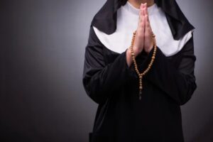 Una cantiga del XIII secolo racconta come la Madonna chiese a una suora di pregare meno, lasciando due terzi delle preghiere per recitare il resto con cura.
